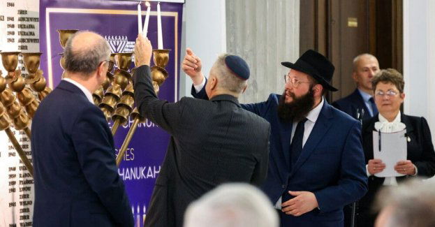 W Sejmie odbyła się uroczystość zapalenia menory chanukowej