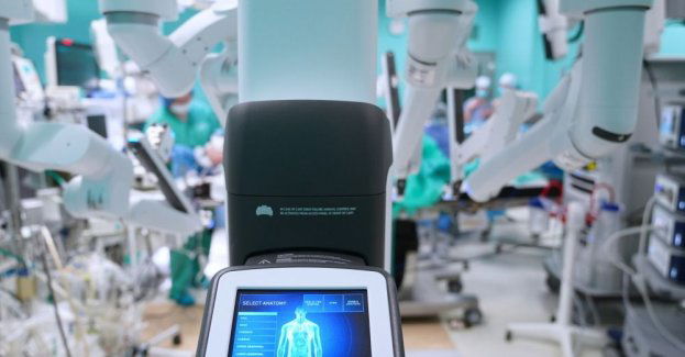 MZ analizuje, czy rozszerzyć katalog refundowanych przez NFZ operacji z użyciem robota