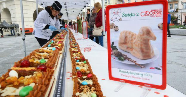 Kaliscy cukiernicy upiekli rekordowy mazurek - miał ponad 33 metry