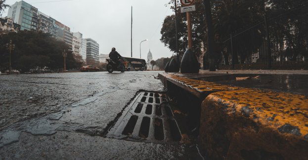 Wybuch w kanale na Annopolu, trzy osoby poszkodowane