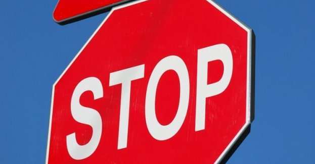 20-latek zignorował znak STOP i doprowadził do zderzenia.