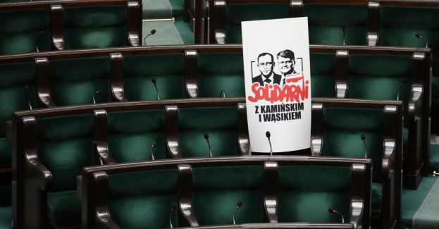 Polacy nie chcą w Sejmie Wąsika i Kamińskiego