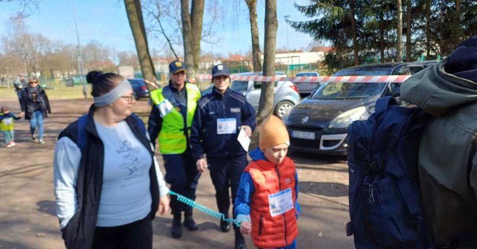 zdjęcie: Policjantka z Szczecinka pobiegła dla osób z autyzmem / fot. KPP w Szczecinku IMG-20260401-WA0001