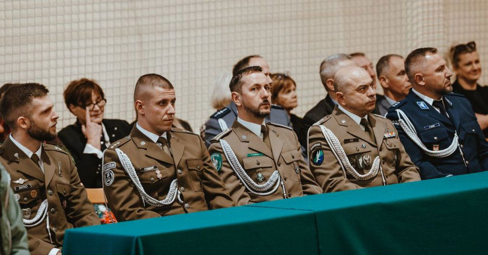 zdjęcie: Uroczyste ślubowanie klas mundurowych w Tymbarku / fot. KMP w Limanowej