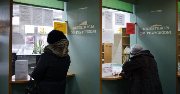 Szczyt zachorowań na COVID-19 ok. połowy października