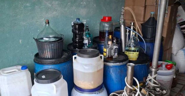 Zgierscy policjanci rozbili nielegalną wytwórnię alkoholu