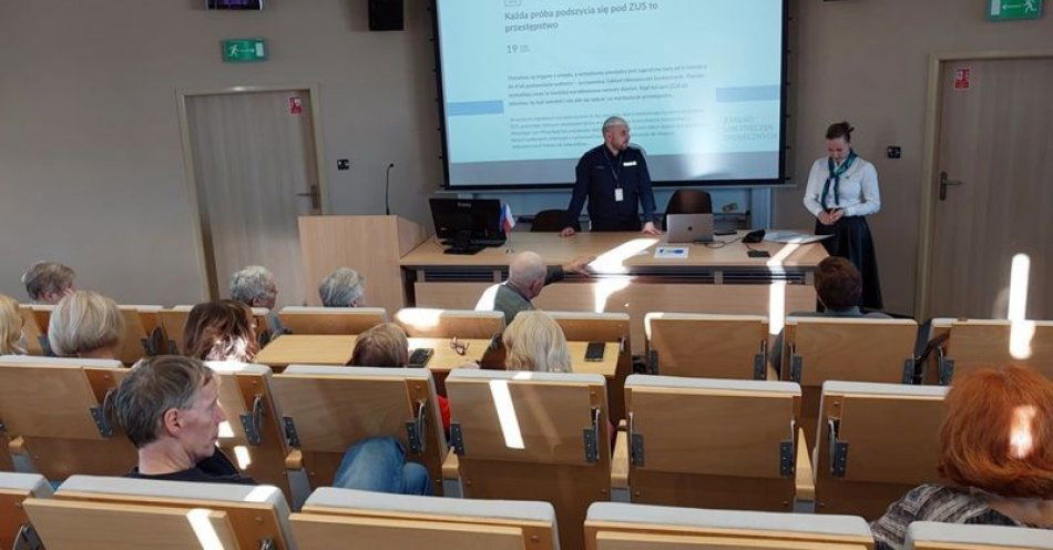 zdjęcie: Polkowiccy policjanci rozmawiali z seniorami o bezpieczeństwie / fot. KPP w Polkowicach