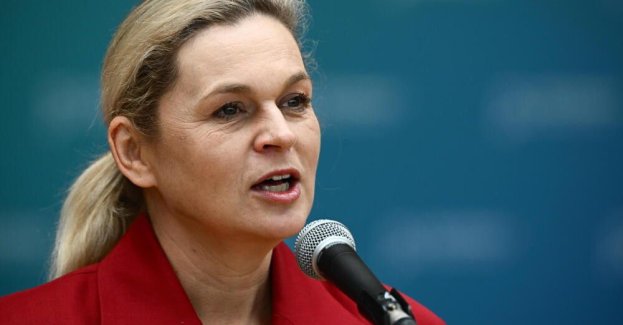 Sąd: Barbara Nowacka musi przeprosić za swoje słowa o „kłamstwach w podręczniku HiT”