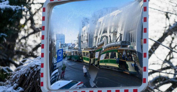 Parada z okazji 125 lat elektrycznych tramwajów w mieście