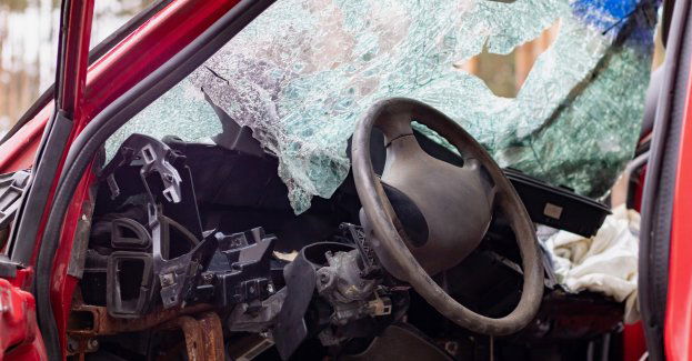 Jedna osoba zginęła, a pięć zostało rannych w wypadku busa na A2; autostrada zablokowana (akt.)