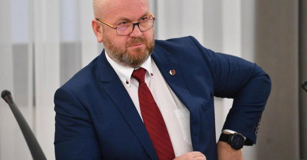 Prokuratura Okręgowa w Warszawie wszczęła śledztwo ws. m.in. zniesławienia przez b. szefa CBA Pawła Wojtunika