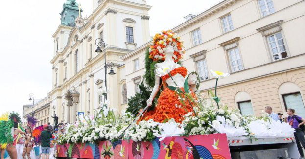 Parada Syrenki przeszła warszawskim Nowym Światem
