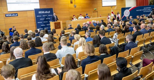 Z radością obserwuję systematyczny rozwój Akademii Kultury Społecznej i Medialnej