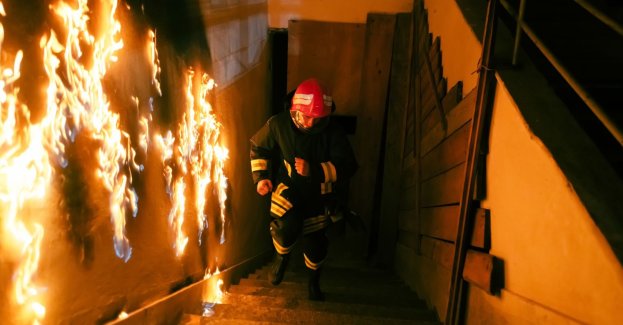 Trzy osoby ranne w pożarze w kamienicy na Widzewie