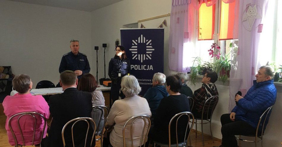 zdjęcie: Debata w Hrubieszowie o bezpieczeństwie i przeciwdziałaniu oszustwom / fot. KPP Hrubieszów JPG001