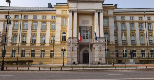 Dementujemy fake newsy; nie było próby podpalenia przed KPRM