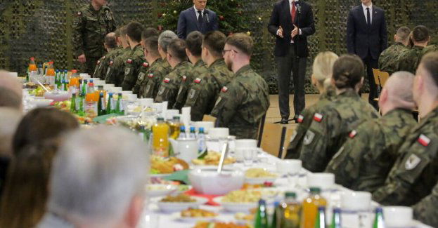 Premier Tusk przy granicy z Rosją złożył żołnierzom życzenia świąteczne