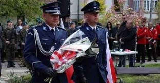 Strzelińscy policjanci w hołdzie twórcom Konstytucji 3-go Maja