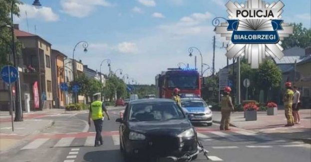 Kierująca volkswagenem potrąciła na przejściu dla pieszych 13-letniego jadącego hulajnogą chłopca. Dziecko trafiło do szpitala.