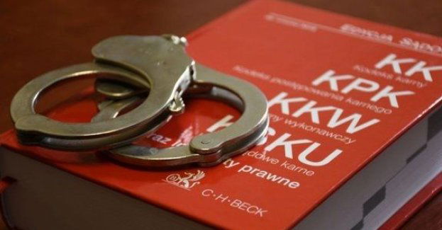 Kierowca i pasażer byli poszukiwani. Zatrzymani po przekroczeniu prędkości