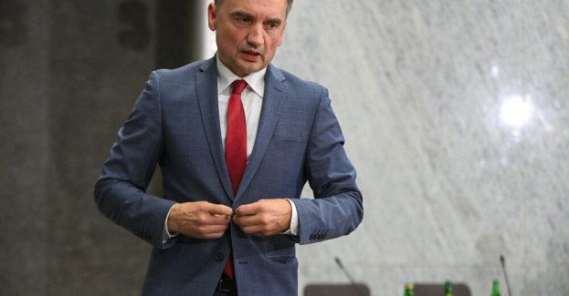 Szef MSZ Radosław Sikorski unieważnił paszport dyplomatyczny Zbigniewa Ziobry
