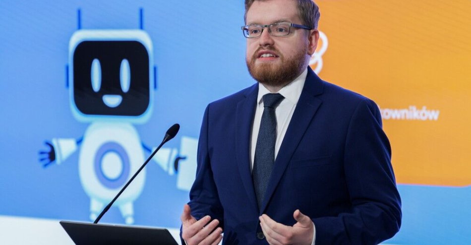 zdjęcie: Standerski: od 31 grudnia w aplikacji mObywatel wirtualny asystent AI do spraw urzędowych / Warszawa, 30.12.2025. Wiceminister cyfryzacji Dariusz Standerski podczas konferencji prasowej w Ministerstwie Cyfryzacji w Warszawie, 30 bm. Temat spotkania: