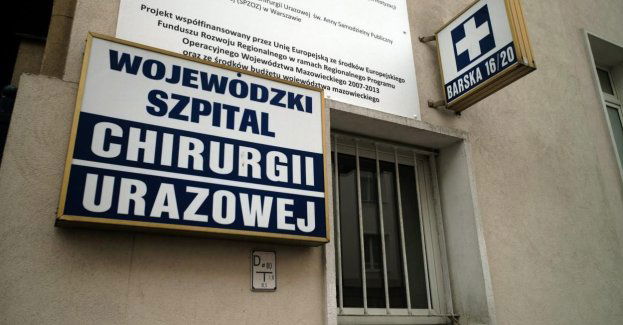 Lekarze bronią szpitala na Barskiej; zarząd wskazuje na zagrzybione ściany