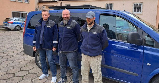 Mężczyzna upadł na chodnik i dostał drgawek - z pomocą ruszyli technicy kryminalistyki