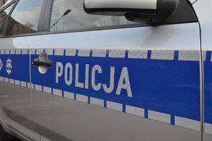 zdjęcie: Rok za kółkiem mimo cofniętych uprawnień. Usłyszał 96 zarzutów / fot. KMP w Miechowie