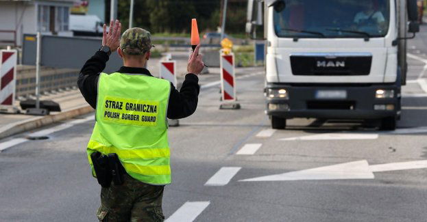 Tymczasowe kontrole graniczne na granicy polsko-słowackiej przedłużone do 1 lutego 2024 r.