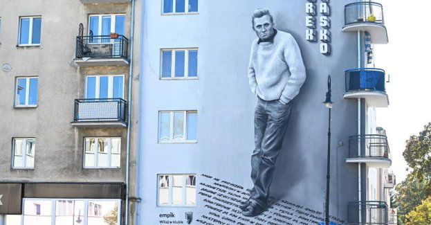 Na Żoliborzu odsłonięto mural Marka Hłaski