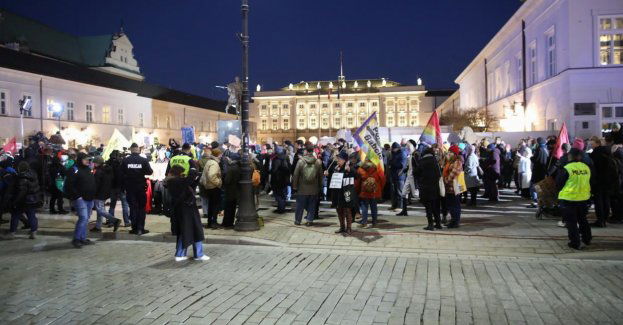 Przed Pałacem Prezydenckim demonstracja Ogólnopolskiego Strajku Kobiet