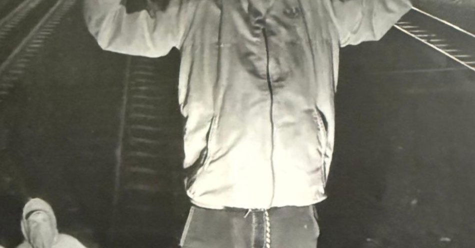 zdjęcie: Młody sprawca zatrzymany za zniszczenie tramwaju i groźby / fot. KMP w Wrocławiu Źródło zdjęcia: monitoring KD