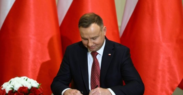 Prezydent podpisał ustawę o wolnej Wigilii, skieruje ją do TK w trybie kontroli następczej