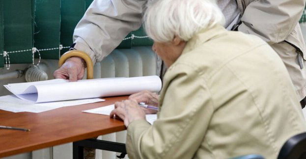 Warszawiaków mających problemy z poruszaniem się, zawiozą na wybory strażnicy miejscy