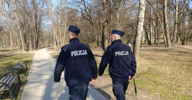 Krakowscy policjanci bliżej młodzieży podczas wiosennych patroli