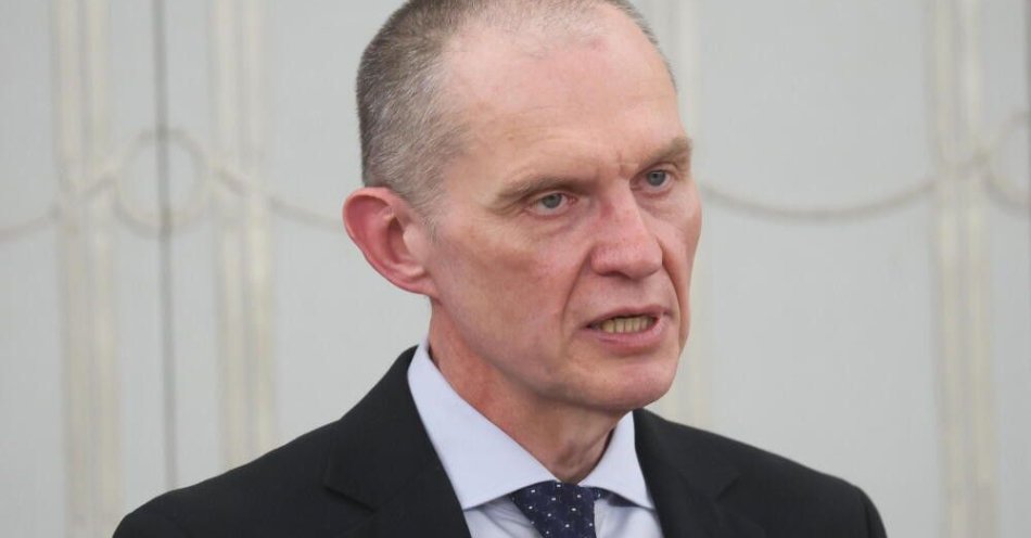 zdjęcie: Andrzej Poczobut: gdyby chodziło tylko o mnie, to wyjechałbym w 2021 r., byłbym grubszy i bardziej uśmiechnięty / Warszawa, 20.05.2026. Dziennikarz i działacz mniejszości polskiej na Białorusi Andrzej Poczobut podczas 59. posiedzenia Senatu XI kadencji, 20 bm., odebrał akt powołania do Polonijnej Rady Konsultacyjnej przy Marszałku Senatu. (ls/zkoc) PAP/Leszek Szymański