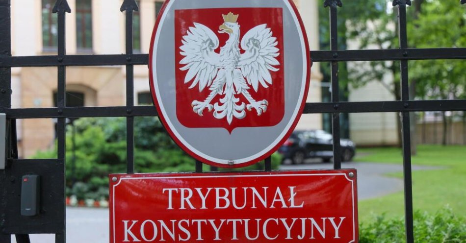 zdjęcie: Wybór sędziów TK możliwy jeszcze w tym roku, ale zgoda klubów mało realna / Warszawa, 16.07.2025. Siedziba Trybunału Konstytucyjnego w Warszawie, 16 bm. TK zaplanował posiedzenie w sprawie pociągnięcia przewodniczącego Krajowej Rady Radiofonii i Telewizji Macieja Świrskiego do odpowiedzialności przed Trybunałem Stanu. Prace nad takim wnioskiem trwają w sejmowej Komisji Odpowiedzialności Konstytucyjnej, sejmowe głosowanie nad nim zaplanowano na 25 lipca. (doro) PAP/Rafał Guz