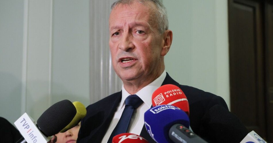 zdjęcie: Dobrzyński: ABW zatrzymała studenta KUL podejrzewanego o przygotowywanie masowego zamachu / Warszawa, 04.12.2025. rzecznik ministra koordynatora służb specjalnych Jacek Dobrzyński podczas wypowiedzi dla mediów w Sejmie, 4 bm. w Warszawie. (mr) PAP/Paweł Supernak