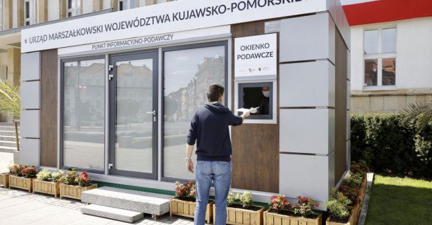 Nowy pawilon z punktem informacyjno-podawczy stanął przed Urzędem Marszałkowskim