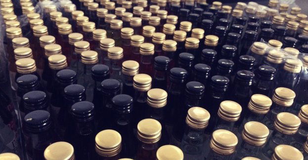 Policja zlikwidowała dwie nielegalne linie do produkcji alkoholu