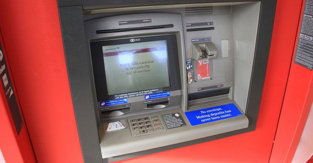 Oszustwo na pracownika banku - 41-latka przelała przestępcom pieniądze wpłatomatem