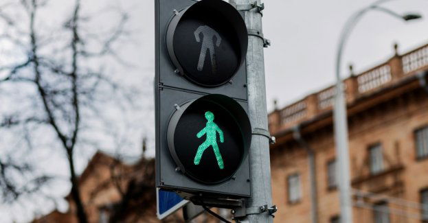Śmiertelny wypadek na DK42; ciężarówka potrąciła na pasach 14-latkę