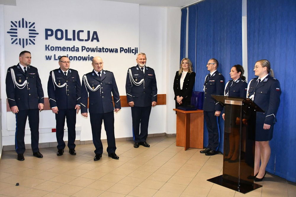 zdjęcie: Nowy komendant policji w Legionowie przejął obowiązki / fot. KPP w Legionowie Uroczyste przekazanie obowiązków Komendanta Powiatowego Policji w Legionowie