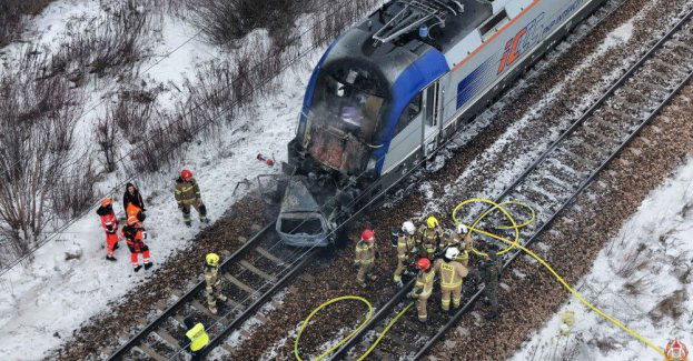 Mazowieckie: na odcinku Warszawa Zachodnia - Łowicz ruch kolejowy wstrzymany; pociągi uderzyły w auto