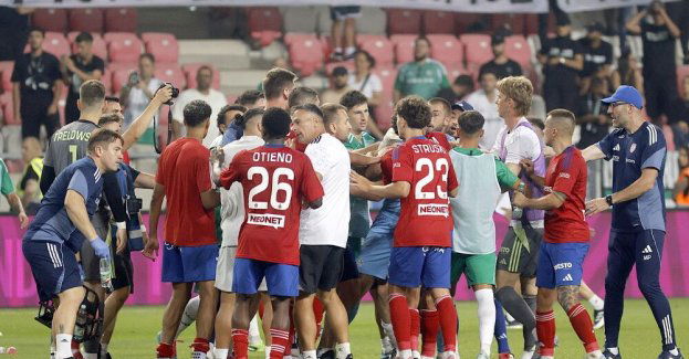 Protesty prezydenta, ministrów sportu, cyfryzacji i obrony narodowej ws. transparentu kibiców Maccabi Hajfa