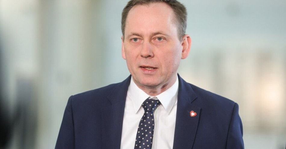 zdjęcie: Konwiński: posłowie koalicji rządzącej składają wniosek o Trybunał Stanu dla Zbigniewa Ziobro / Warszawa, 08.03.2024. Poseł KO Zbigniew Konwiński podczas konferencji prasowej na korytarzu Sejmu w Warszawie, 8 bm. Temat spotkania: