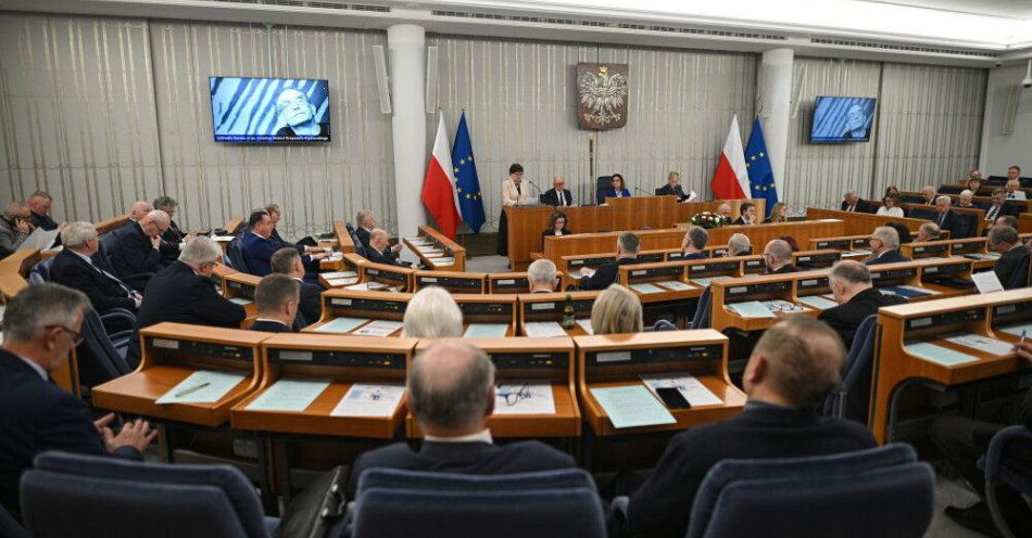 zdjęcie: Senat debatował nad ustawą likwidującą Centralne Biuro Antykorupcyjne / Warszawa, 08.04.2026. Sala obrad Senatu w Warszawie, 8 bm. W Senacie odbywa się spotkanie z żoną i córką reżysera Krzysztofa Kieślowskiego oraz przedstawicielami świata kultury w 30. rocznicę śmierci Krzysztofa Kieślowskiego. (sko) PAP/Marcin Obara
