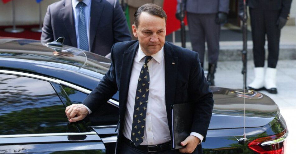 zdjęcie: Szef MSZ: Polska potępia postępowanie Izraela wobec aktywistów Global Sumud Flotilla / Warsaw, 20 May 2026. Visit of the Prime Minister of Hungary, Péter Magyar. Deputy Prime Minister, Minister of Foreign Affairs of the Republic of Poland Radosław Sikorski, after arriving at the Polish Prime Minister’s residence at 20 Parkowa Street in Warsaw on the 20th, will meet with the Prime Minister of Hungary, Péter Magyar. The Hungarian Prime Minister began his visit to Poland on the 19th. This is Magyar’s first foreign trip after taking office. After it, he will visit Vienna. (mr) PAP/Paw