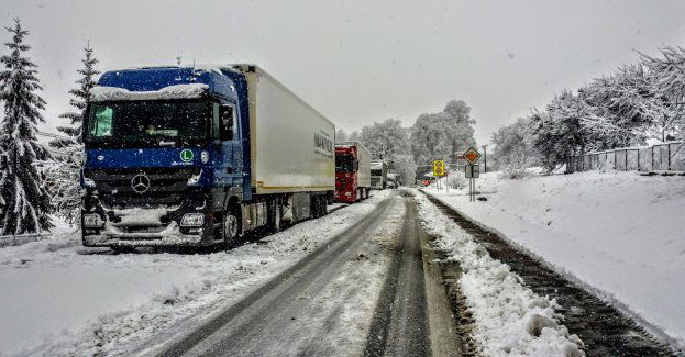Po 1 tys. zł mandatu za nieodśnieżony samochód